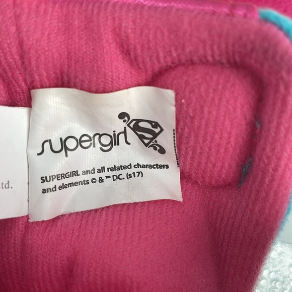 HOST PICK-   Super Girl Toddler Slippers Blue/Pink Size 5/6 - Picture 9 of 11